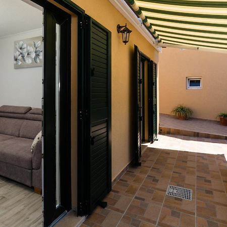 Apartment Pod Nespolom تريستينو الغرفة الصورة