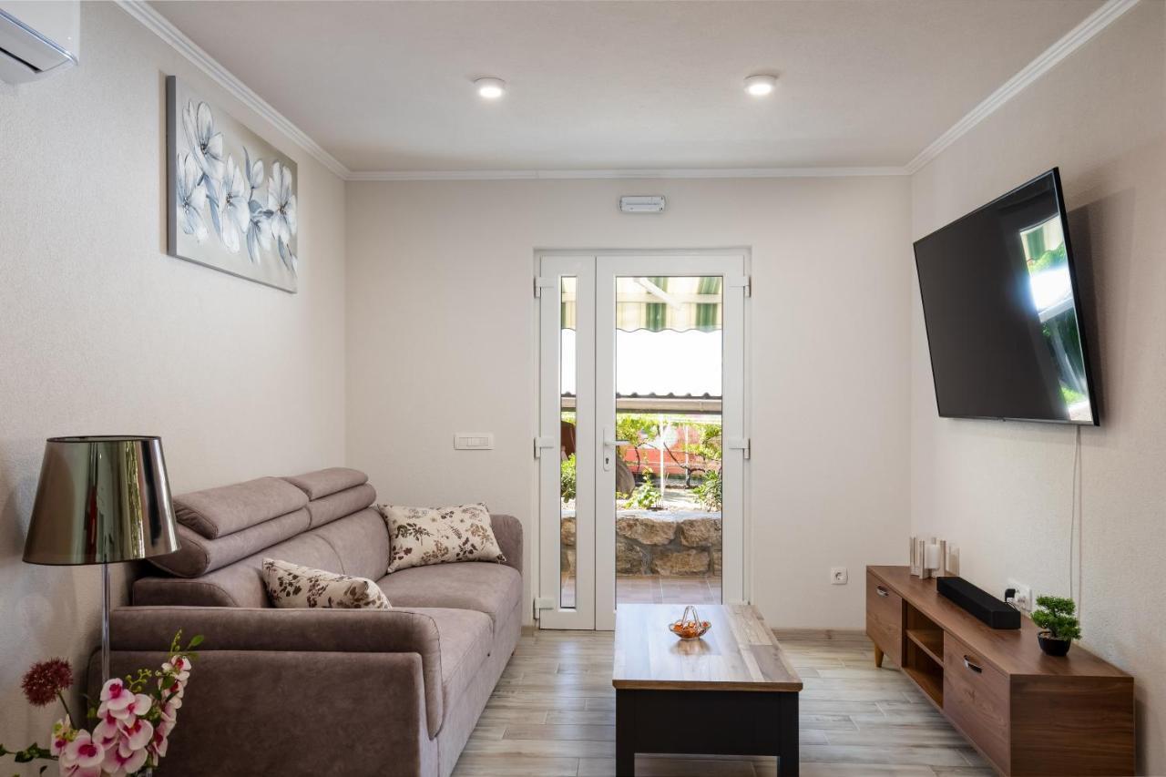 Apartment Pod Nespolom تريستينو المظهر الخارجي الصورة